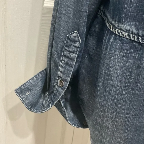 ☃️☃️ Cloth & Stone Women’s Buttoned Sleeves Pockets Longer Back Shirt, M - Picture 6 of 11